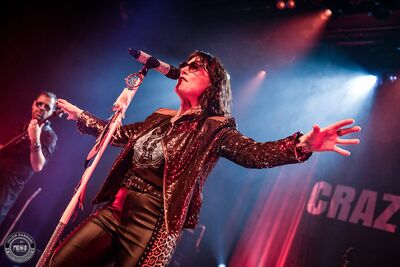 Crazy Jesse en concert à L'Atelier à Cluses : performance rock énergique avec basse, batterie et chant puissant.