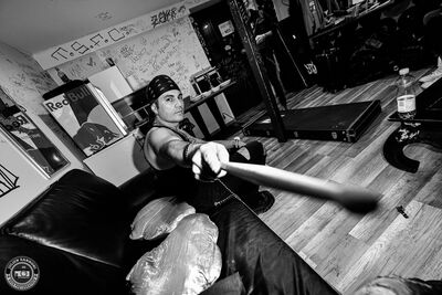 Franky Costanza, batteur de Black Rain, en backstage au concert au NED de Montreux