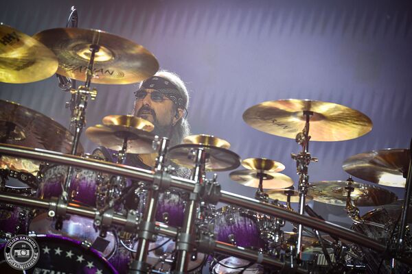 Photo du concert du groupe DREAM THEATER au festival Guitare en Scène 2025