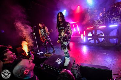 Jerem et Matt, guitariste et chanteur guitariste de BlackRain, en concert au NED de Montreux