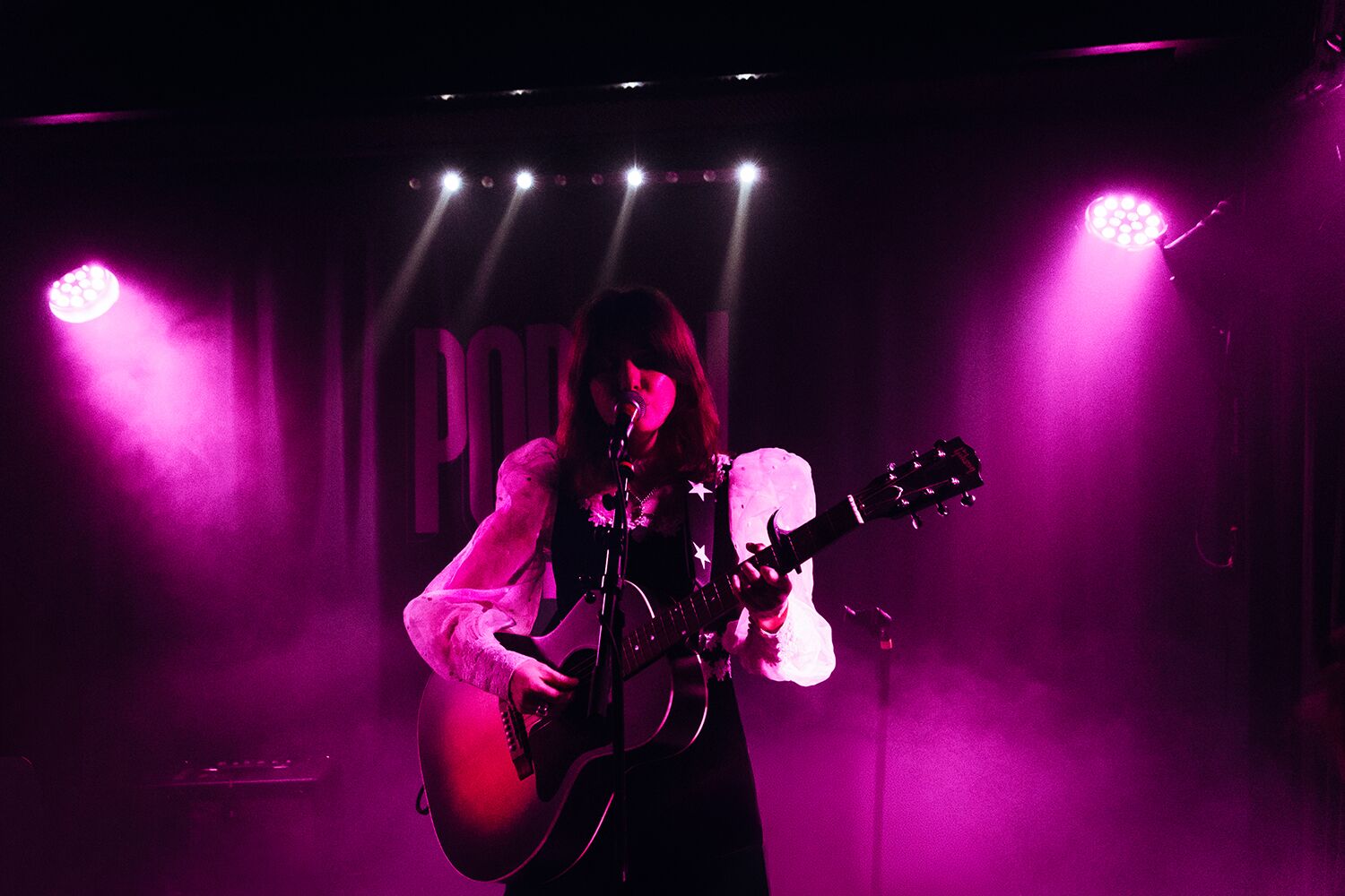 Un début de tournée épique pour Laura-Mary Carter