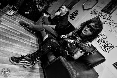 Jerem, guitariste de BlackRain, en backstage au concert au NED de Montreux