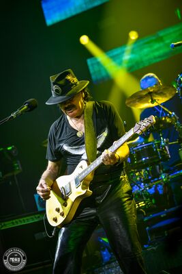 Photo du concert de Santana au festival Guitare en Scène 2025