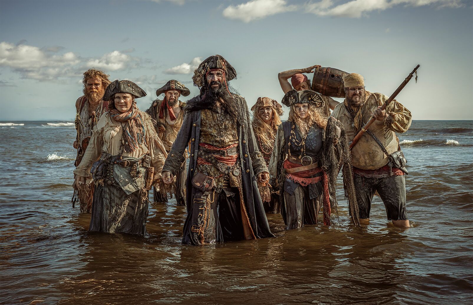 YE BANISHED PRIVATEERS : nouveau single "Raise Your Glass"