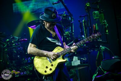 Photo du concert de Santana au festival Guitare en Scène 2025