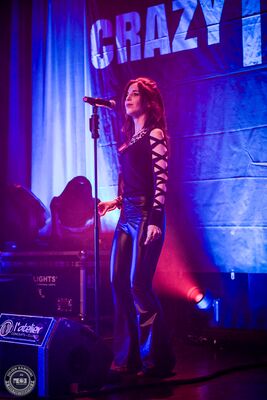 Crazy Jesse en concert à L'Atelier à Cluses : performance rock énergique avec basse, batterie et chant puissant.