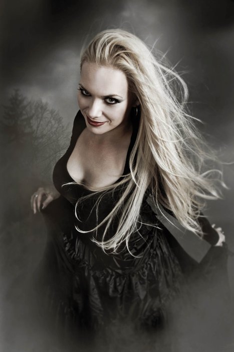 Amanda Somerville dans Trillium en 2011 pour l'album Alloy