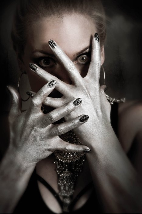 Amanda Somerville dans Trillium en 2011 pour l'album Alloy