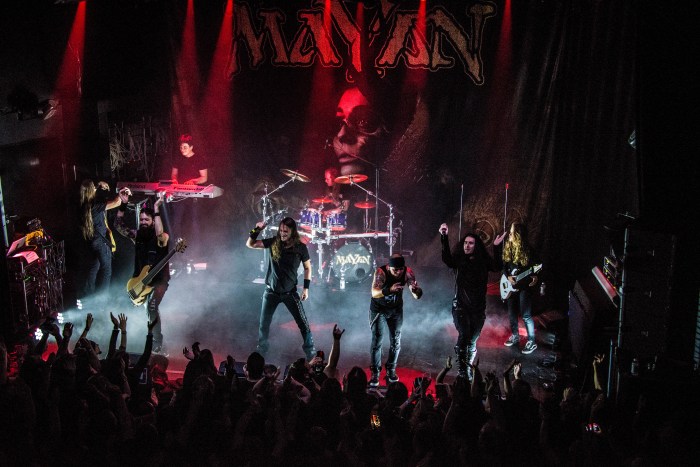 Mayan en concert à Eindhoven en 2019