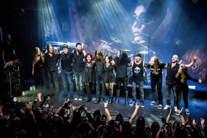 Mayan en concert à Eindhoven en 2019