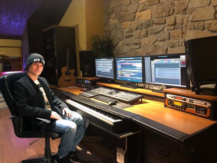 luca turilli en studio pour rhapsody en 2018