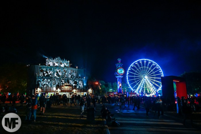 Photo d'ambiance de nuit du Hellfest 2022
